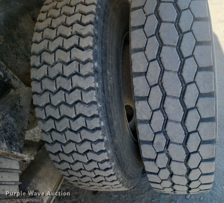 image for item OD9710 1998 Ford LT8513 ready mix truck