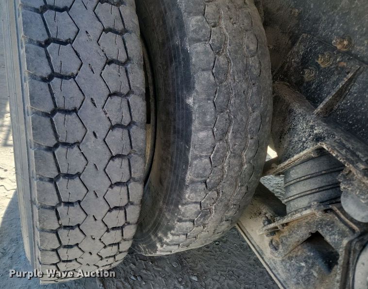 image for item OD9710 1998 Ford LT8513 ready mix truck