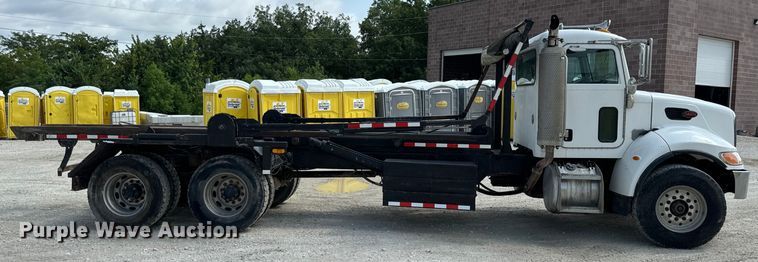 image for item OF9915 2006 Peterbilt 335 roll-off container truck