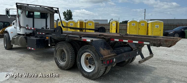 image for item OF9915 2006 Peterbilt 335 roll-off container truck