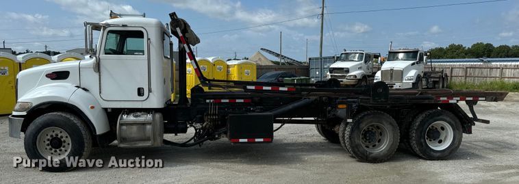 image for item OF9915 2006 Peterbilt 335 roll-off container truck