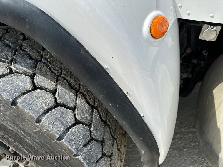 image for item OF9915 2006 Peterbilt 335 roll-off container truck