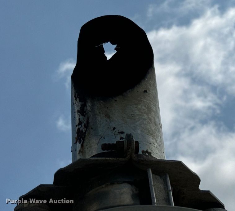 image for item OF9915 2006 Peterbilt 335 roll-off container truck