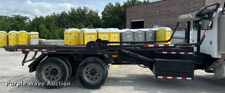 image for item OF9915 2006 Peterbilt 335 roll-off container truck