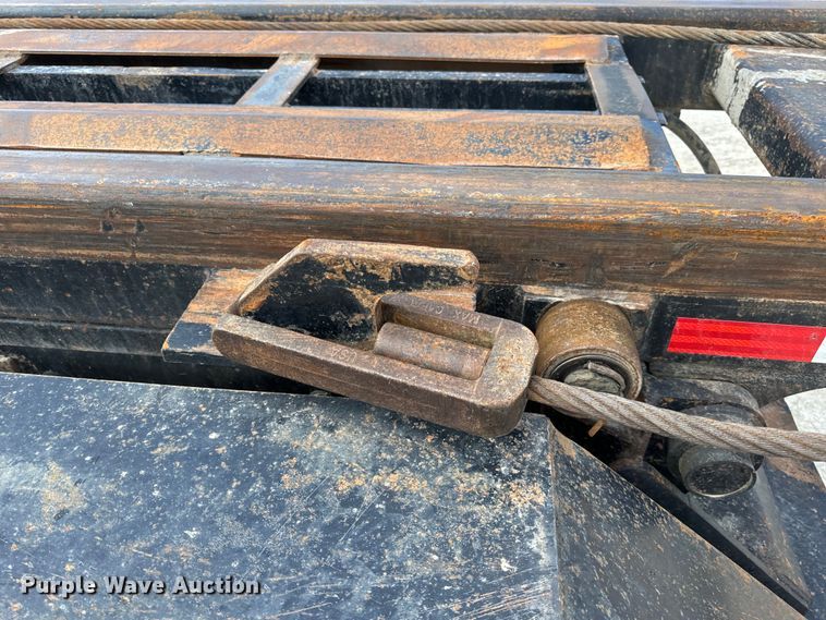 image for item OF9915 2006 Peterbilt 335 roll-off container truck