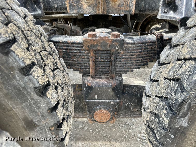 image for item OF9915 2006 Peterbilt 335 roll-off container truck