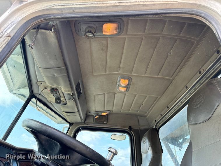 image for item OF9915 2006 Peterbilt 335 roll-off container truck