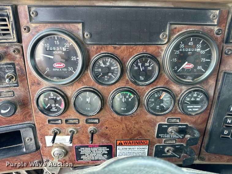 image for item OF9915 2006 Peterbilt 335 roll-off container truck