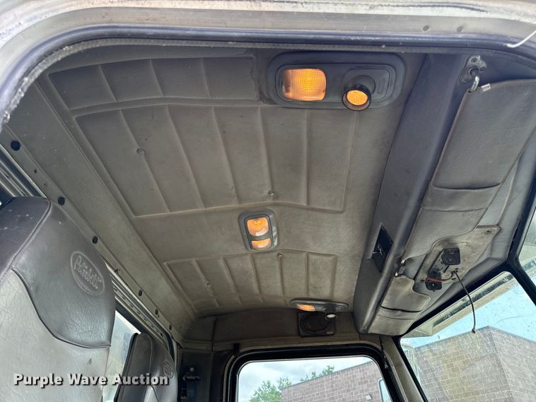 image for item OF9915 2006 Peterbilt 335 roll-off container truck