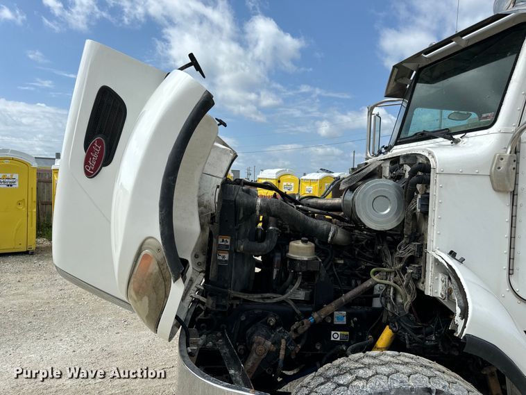 image for item OF9915 2006 Peterbilt 335 roll-off container truck