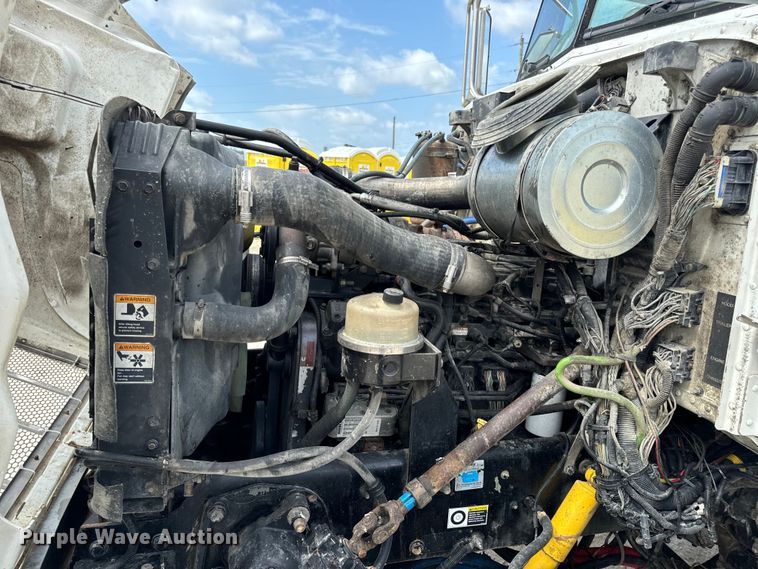 image for item OF9915 2006 Peterbilt 335 roll-off container truck