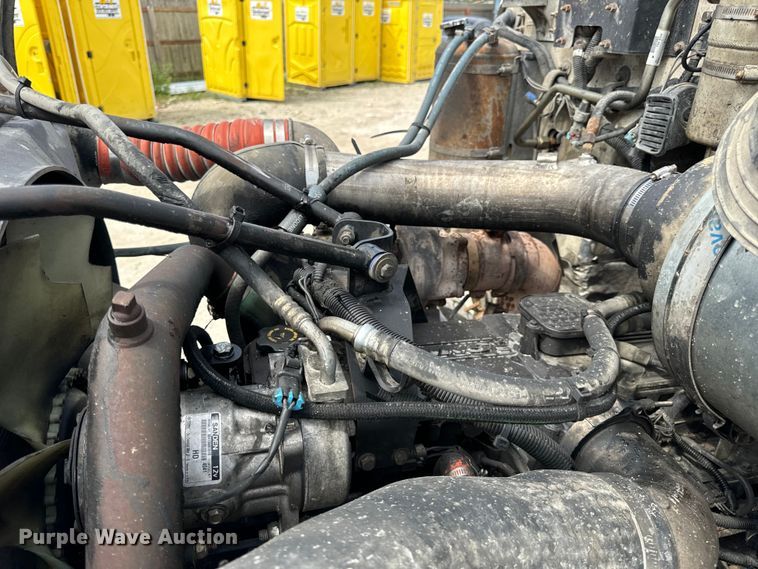 image for item OF9915 2006 Peterbilt 335 roll-off container truck