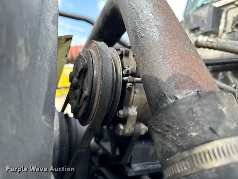 image for item OF9915 2006 Peterbilt 335 roll-off container truck