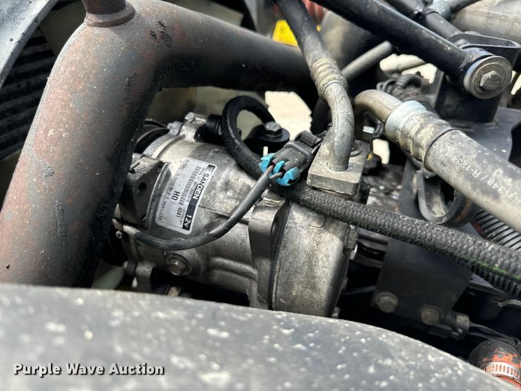 image for item OF9915 2006 Peterbilt 335 roll-off container truck