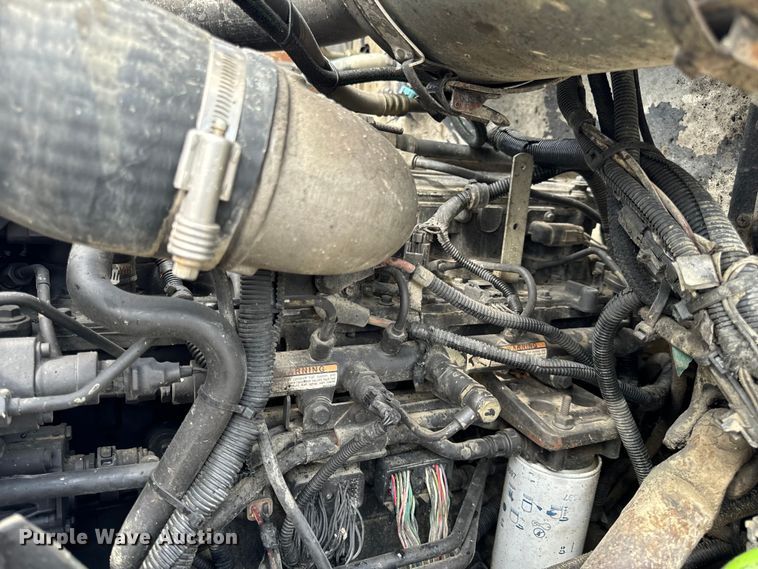 image for item OF9915 2006 Peterbilt 335 roll-off container truck