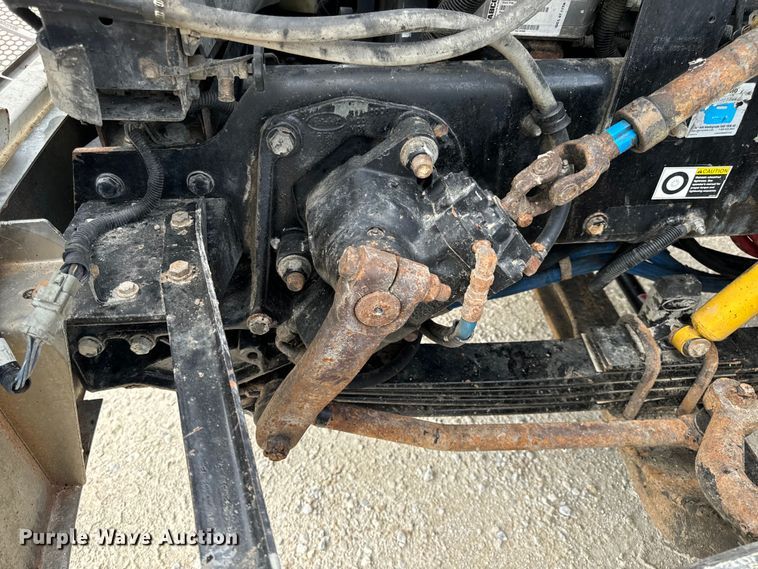 image for item OF9915 2006 Peterbilt 335 roll-off container truck