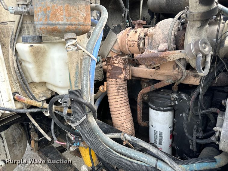 image for item OF9915 2006 Peterbilt 335 roll-off container truck