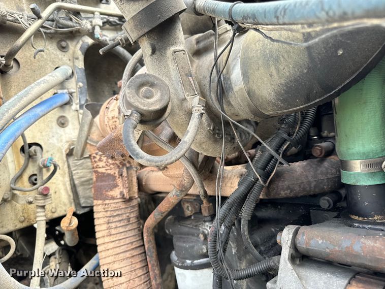 image for item OF9915 2006 Peterbilt 335 roll-off container truck