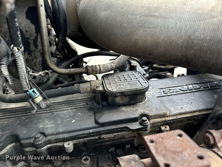 image for item OF9915 2006 Peterbilt 335 roll-off container truck