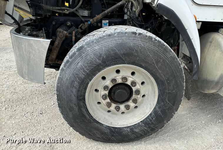 image for item OF9915 2006 Peterbilt 335 roll-off container truck