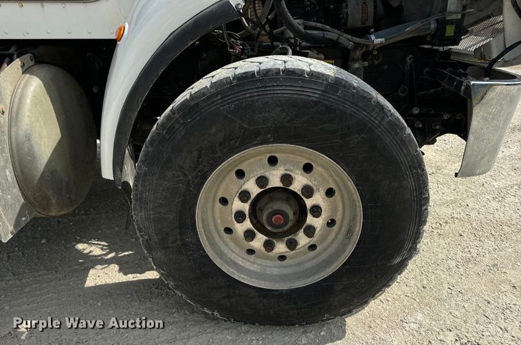 image for item OF9915 2006 Peterbilt 335 roll-off container truck