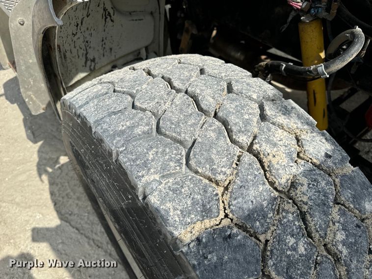 image for item OF9915 2006 Peterbilt 335 roll-off container truck