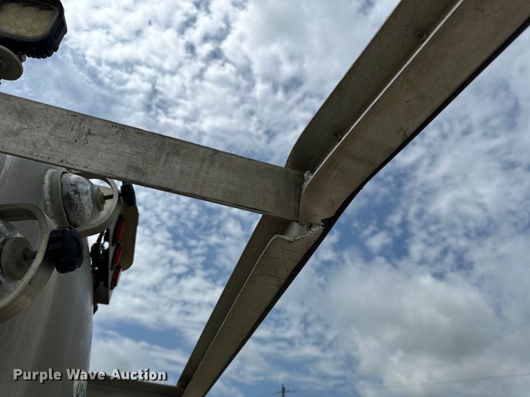 image for item OF9916 2015 Dodge Ram 5500HD vacuum truck