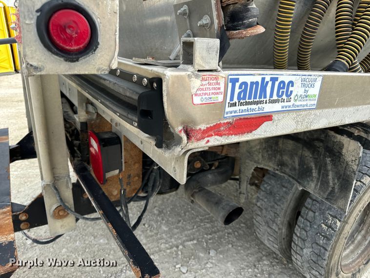 image for item OF9916 2015 Dodge Ram 5500HD vacuum truck