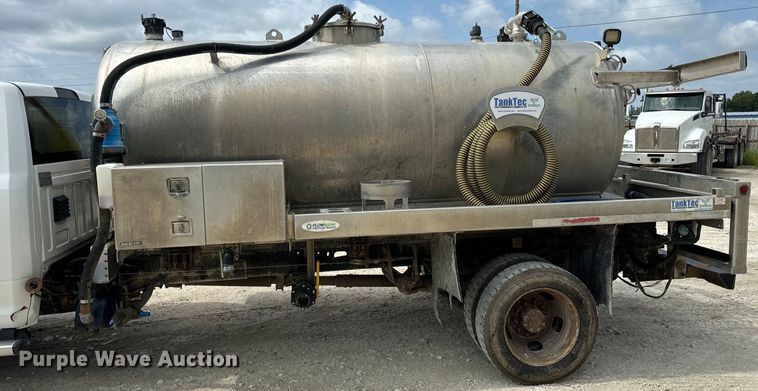 image for item OF9916 2015 Dodge Ram 5500HD vacuum truck