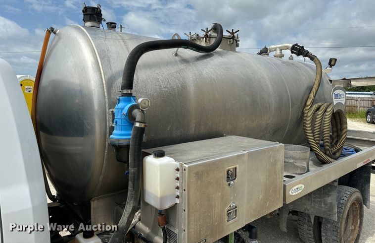 image for item OF9916 2015 Dodge Ram 5500HD vacuum truck