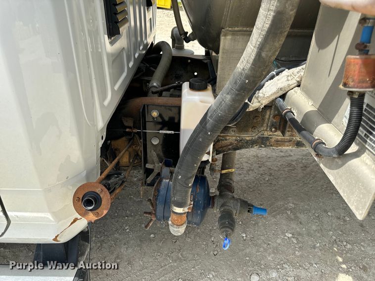 image for item OF9916 2015 Dodge Ram 5500HD vacuum truck