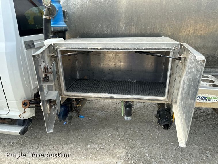 image for item OF9916 2015 Dodge Ram 5500HD vacuum truck