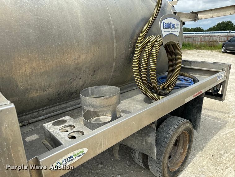 image for item OF9916 2015 Dodge Ram 5500HD vacuum truck