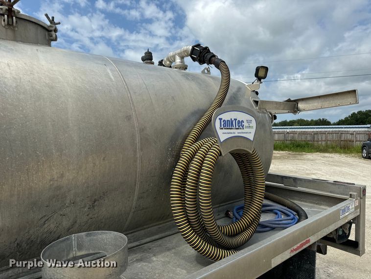 image for item OF9916 2015 Dodge Ram 5500HD vacuum truck