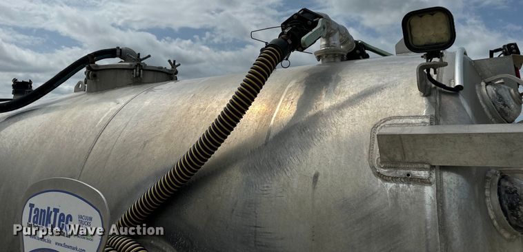 image for item OF9916 2015 Dodge Ram 5500HD vacuum truck