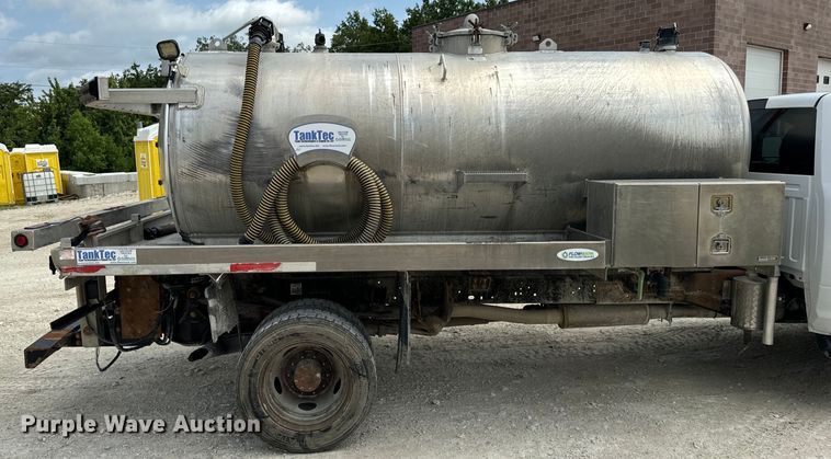image for item OF9916 2015 Dodge Ram 5500HD vacuum truck