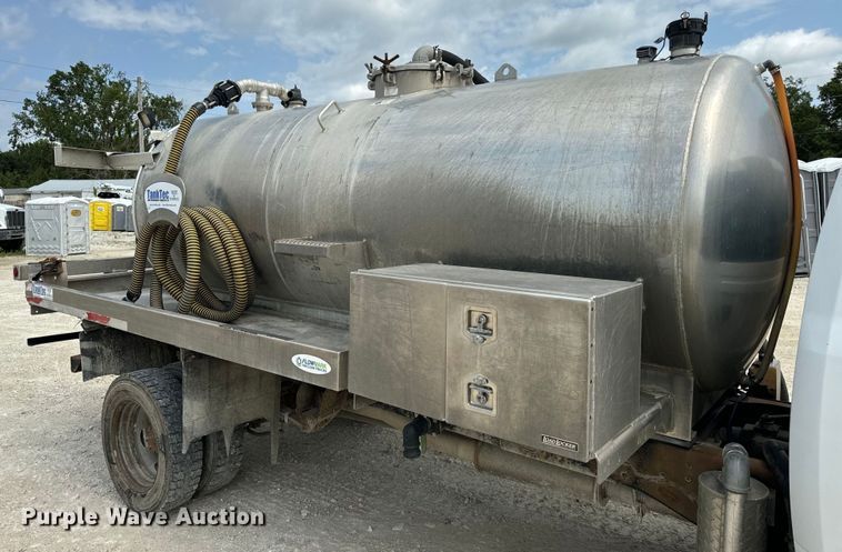 image for item OF9916 2015 Dodge Ram 5500HD vacuum truck