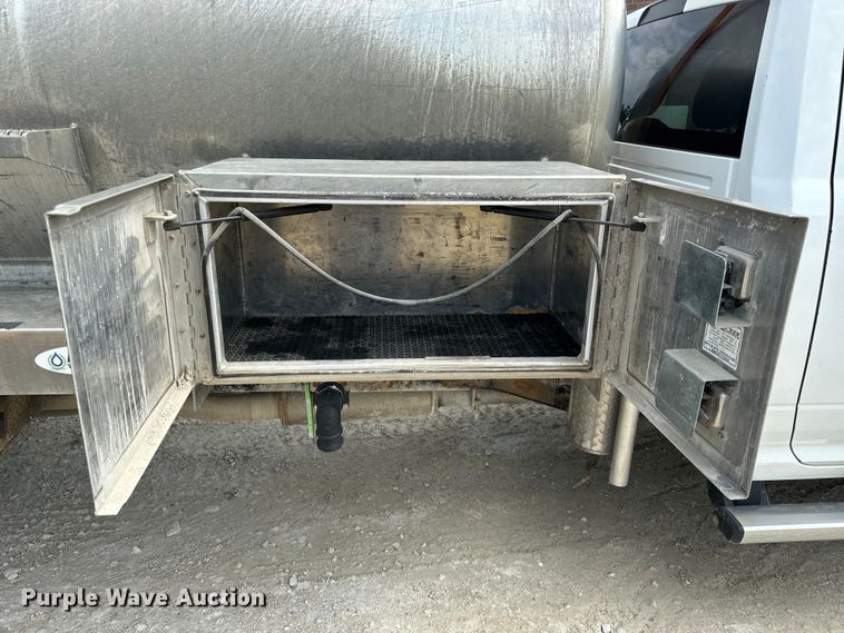 image for item OF9916 2015 Dodge Ram 5500HD vacuum truck