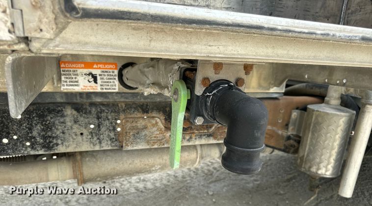 image for item OF9916 2015 Dodge Ram 5500HD vacuum truck