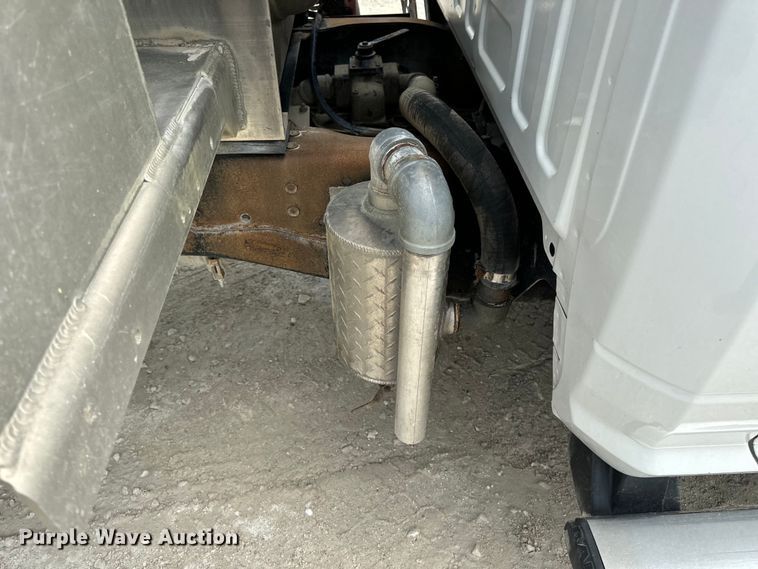 image for item OF9916 2015 Dodge Ram 5500HD vacuum truck