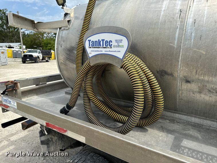 image for item OF9916 2015 Dodge Ram 5500HD vacuum truck