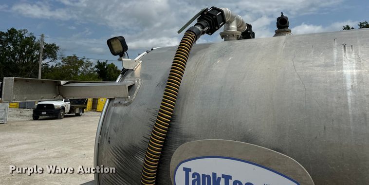 image for item OF9916 2015 Dodge Ram 5500HD vacuum truck