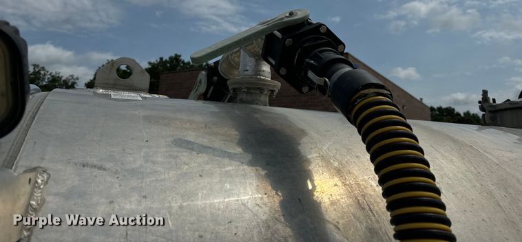 image for item OF9916 2015 Dodge Ram 5500HD vacuum truck