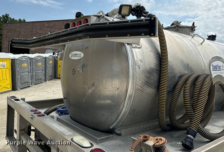 image for item OF9916 2015 Dodge Ram 5500HD vacuum truck