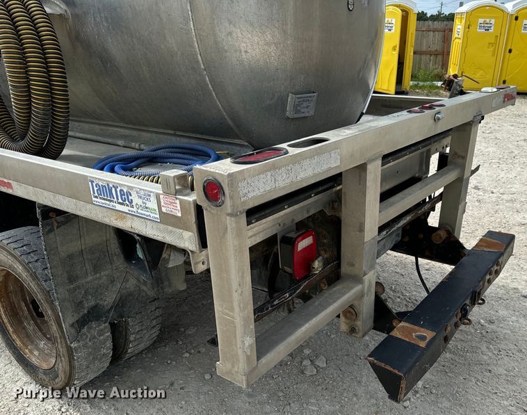 image for item OF9916 2015 Dodge Ram 5500HD vacuum truck