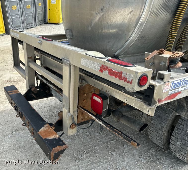 image for item OF9916 2015 Dodge Ram 5500HD vacuum truck