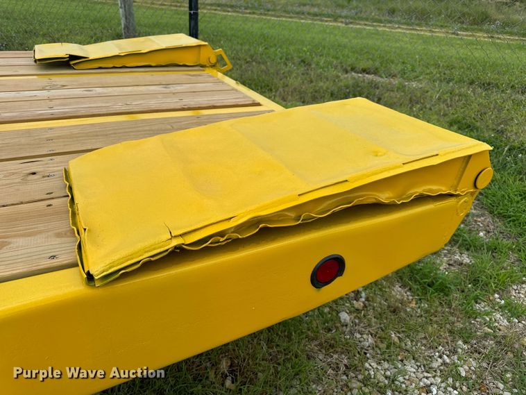 image for item OF9918 1990 Eager Beaver 15TXL tilt deck equipment trailer