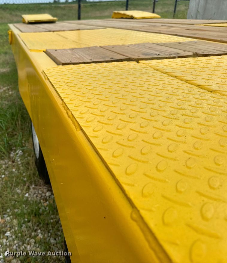 image for item OF9918 1990 Eager Beaver 15TXL tilt deck equipment trailer
