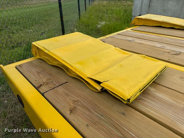 image for item OF9918 1990 Eager Beaver 15TXL tilt deck equipment trailer