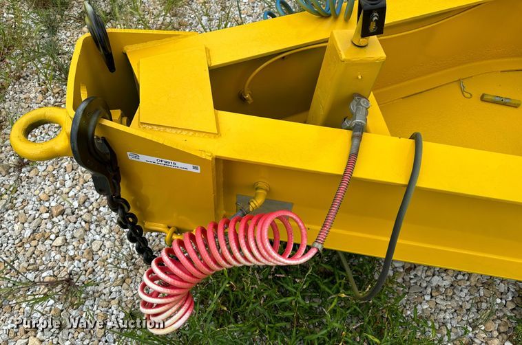 image for item OF9918 1990 Eager Beaver 15TXL tilt deck equipment trailer